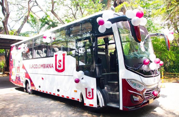 Estudiantes de la USCO cuentan con nuevo bus para prácticas académicas y culturales